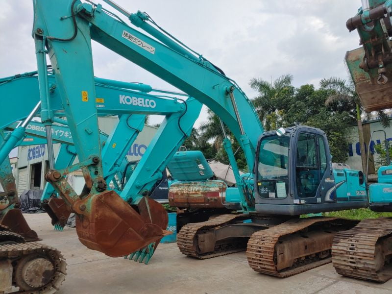 Máy xúc đào Kobelco SK200-8